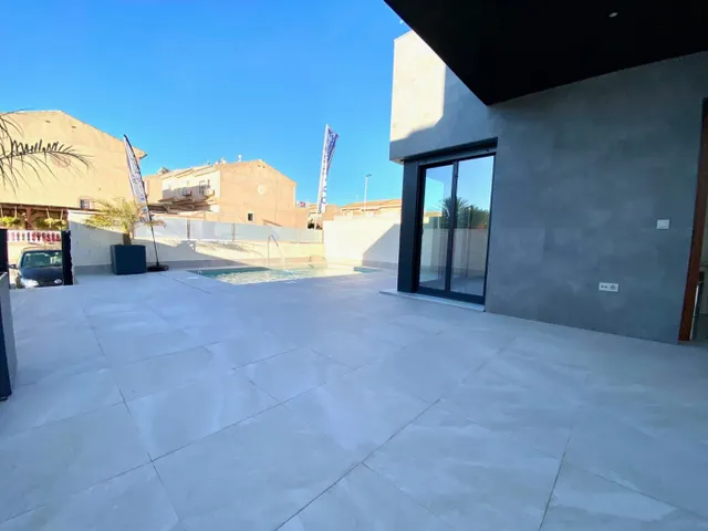 SOL8VIDAL SELLS VILLA IN TORREVIEJA — 15