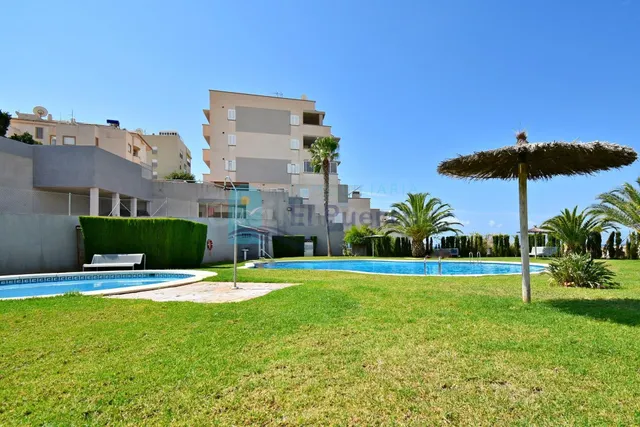 APARTAMENTO REFORMADO CON TERRAZA, VISTAS AL MAR Y PISCINA E