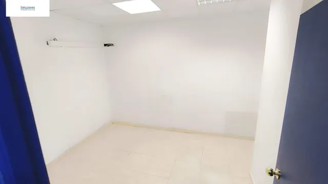 LOCAL DE 1100 M2 EN ZONA FERIA — 24