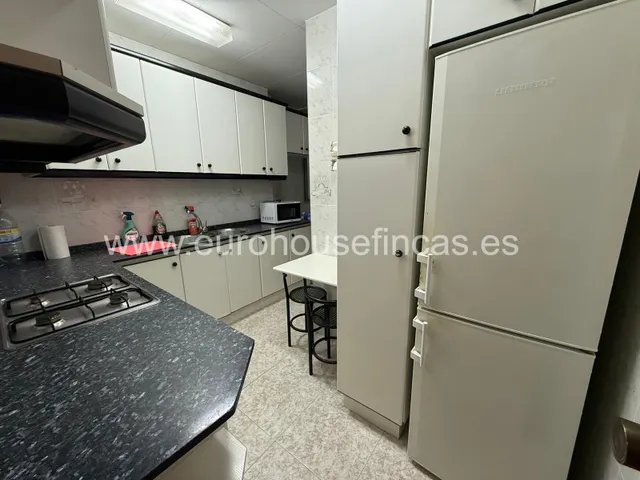 ¡Descubre tu nuevo hogar en este encantador piso de 3 habitaciones! — 9