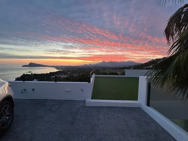 Villa moderna con vistas panorámicas al mar y a la montaña — 28