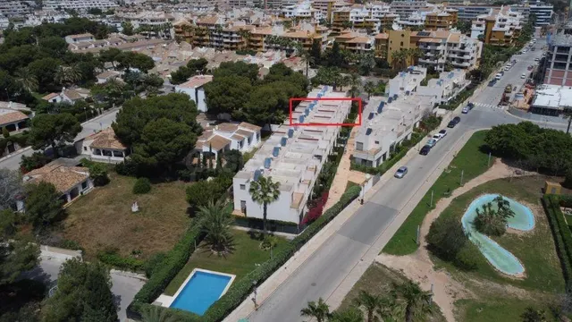Chalet Adosado de Estilo Moderno en Punta Prima a 200m de la - foto 2