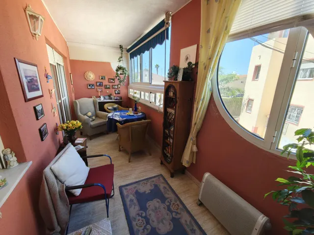 APARTAMENTO DE 2 DORMITORIOS CON PISCINA, APARCAMIENTO Y GRAN BALCÓN CERRADO EN TORREVIEJA — 9