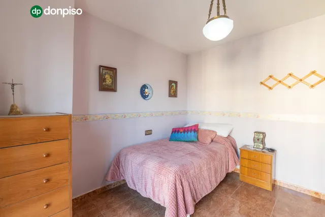 Casa independiente a 5 minutos de Granada en buen estado para entrar a vivir — 30