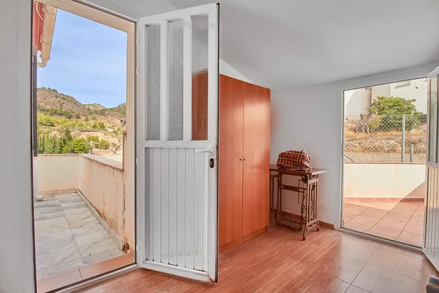 CASA AMPLIA Y CÓMODA EN URRACAL — 25