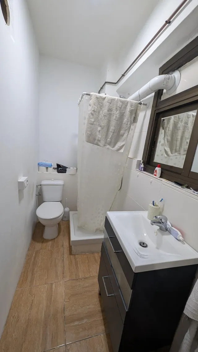 Espacioso piso con balcón y ascensor en Calle Manacor — 27