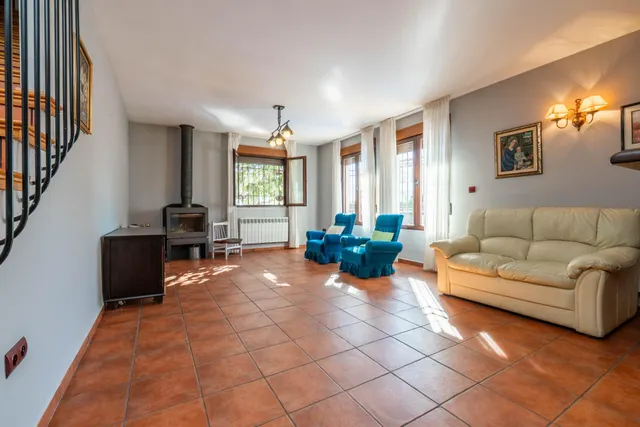 ¡¡ Impresionante chalet dividido en dos viviendas con piscina y zona ajardinadas !! — 32