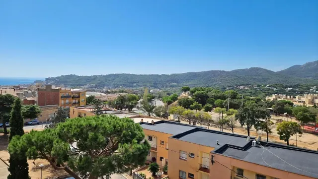 Amplio y luminoso piso situado en la entrada de Sant Feliu - foto 4