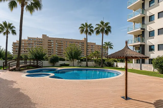 APARTAMENTO ESQUINERO CON TERRAZA Y GARAJE EN COMPLEJO RESIDENCIAL CON PISCINA Y ZONAS COMUNITARIAS — 29