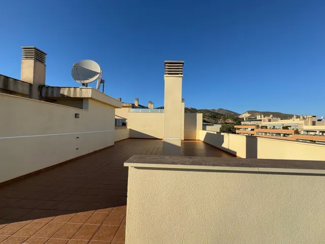 Ático Con Impresionantes Vistas Al Mar Y Cuatro Dormitorios En Torremolinos — 34