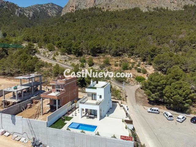Impresionante villa de obra nueva en Polop con vistas al mar - foto 2