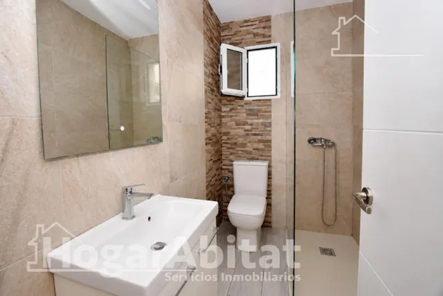 Exclusiva ubicación junto a la playa en este piso reformado con amplio balcón y ascensor en la Malvarrosa — 27