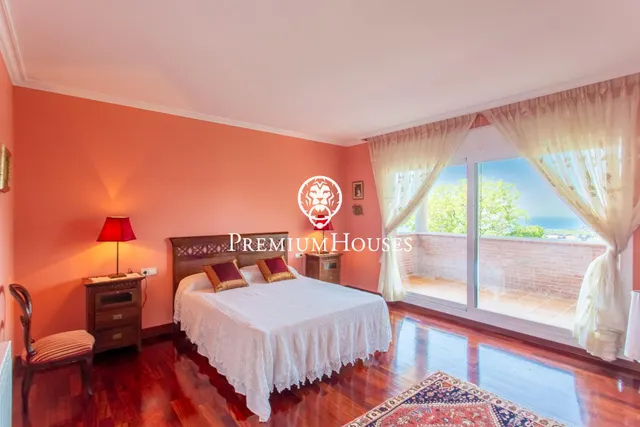 Exclusiva casa con jardín, piscina y espectaculares vistas al mar en Sant Andreu de Llavaneres — 27