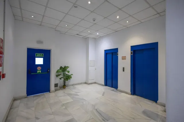 Oficina en venta en Avenida de la Albufera 323, Madrid — 29