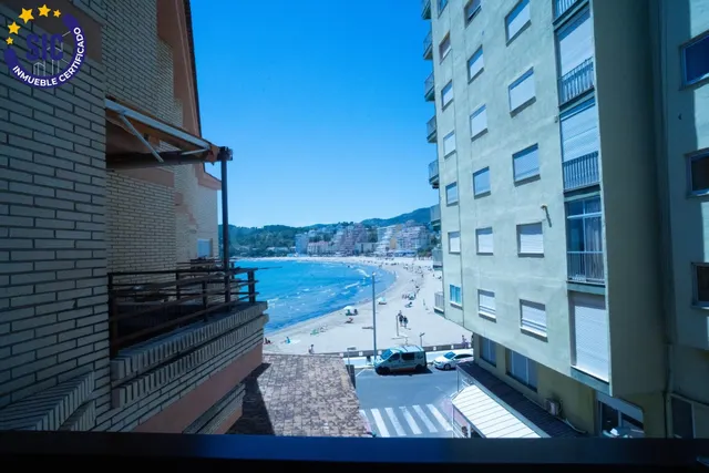 Apartamento dúplex de 3 dormitorios, 2 baños, aseo y garaje 