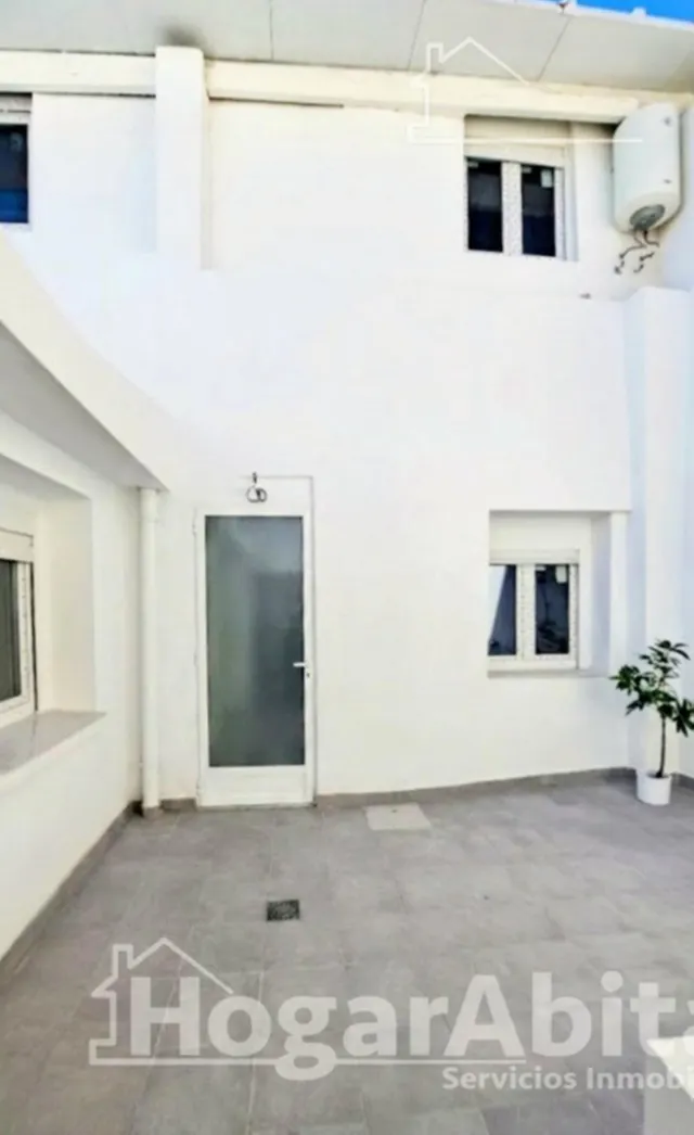 REFORMADA Y ACOGEDORA CON BUHARDILLA Y TERRAZA — 31