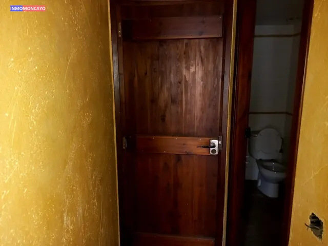 Se vende céntrico hostal-mesón — 26
