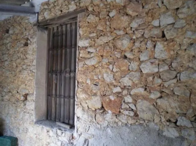 Casa de piedra integrada en el pueblo — 3