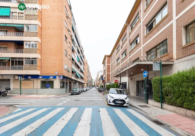 ¡Oportunidad única! Ático de 4 dormitorios y 2 baños con gran terraza frente al Colegio Agustinos (Arabial) — 22