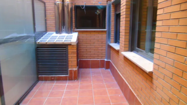 PISO DE TRES DORMITORIOS EXTERIOR, CON PATIO, AMPLIA COCINA, SALON MUY LUMINOSO Y PLAZA DE GARAJE INCLUIDOS EN EL PRECIO. — 11