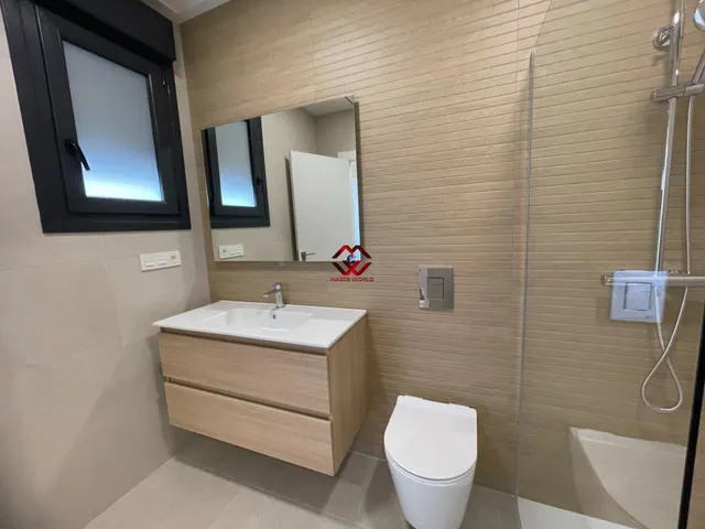 Chalet independiente de diseño con piscina privada y jardín en Heredades — 47