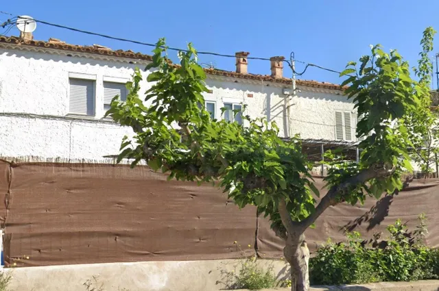SE VENDE CASA OKUPADA en CL Avinyonet Nº 56 Figueres (Girona) — 2