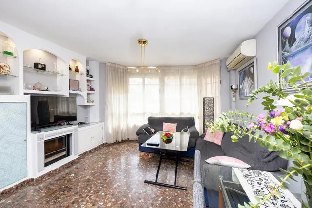 Exclusiva vivienda con gran terraza y múltiples posibilidades frente a Plaza José Zamora en Maracena. — 8