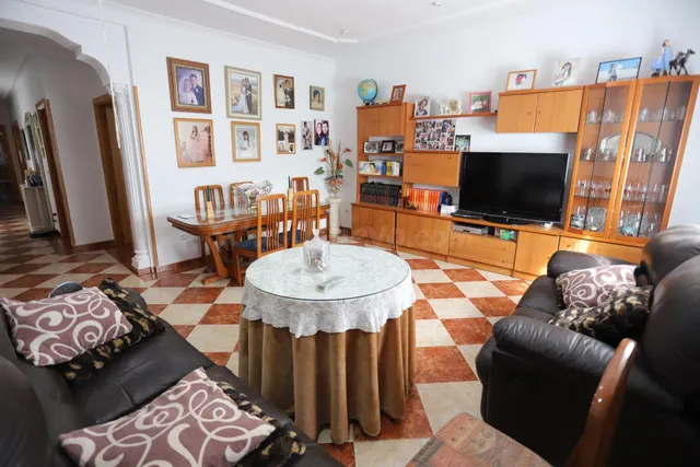 CASA EN ESQUINA CON GARAJE DE 87 METROS, DORMITORIO Y BAÑO E - foto 5