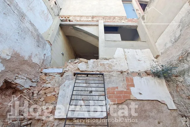 ¡OPORTUNIDAD INCREÍBLE! TERRENO URBANO AMPLIO Y CON COCHERA — 8