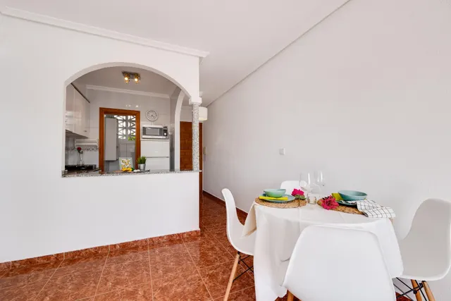 Apartamento de dos dormitorios en residencial con piscina comunitaria — 10