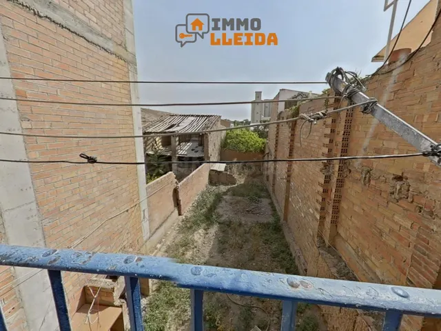 OPORTUNIDAD Casa adosada en Bellpuig con patio - foto 2