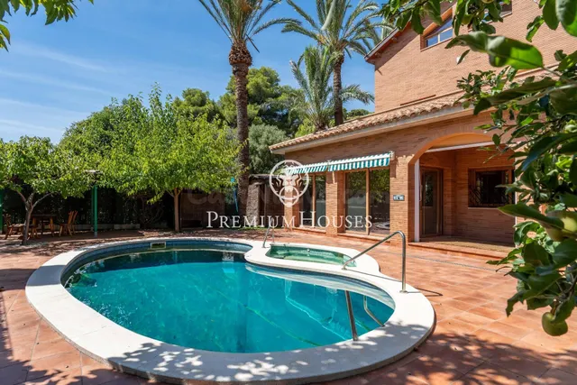 Casa unifamiliar con jardín y piscina en Bellamar - foto 2
