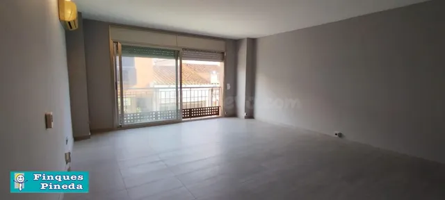 LOCAL-VIVIENDA EN EL CENTRO DE PINEDA DE MAR