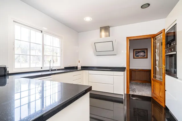 Chalet urbano con piscina y jardín en Sa Cabaneta — 13