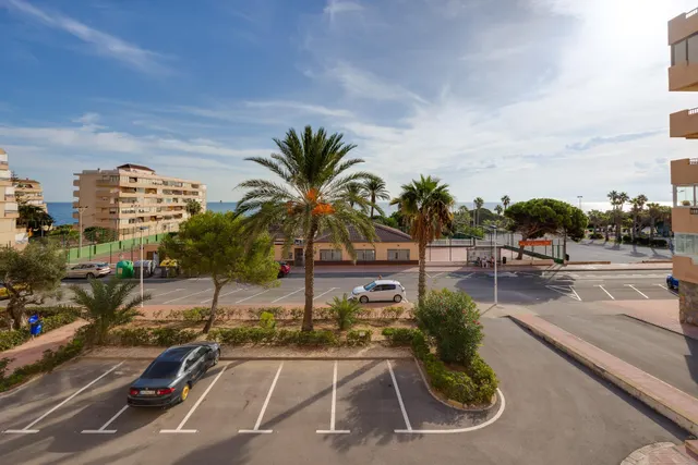 VISTAS AL MAR! PISO DE 2 DORMITORIOS EN TORREVIEJA , TOTALMENTE REFORMADO — 20