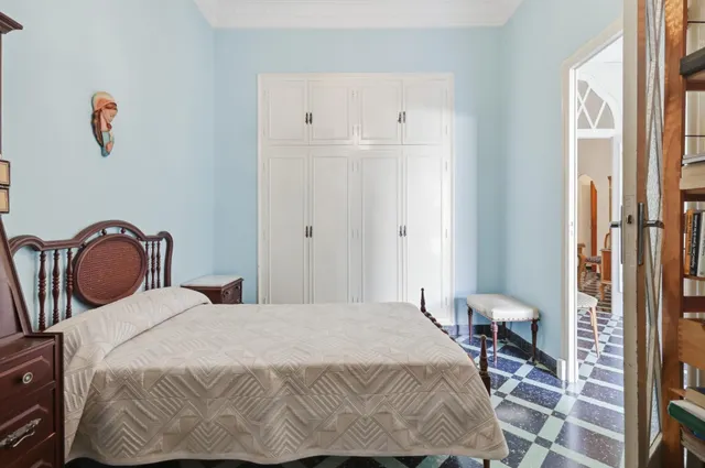 Casa de pueblo con gran potencial y amplios espacios — 8