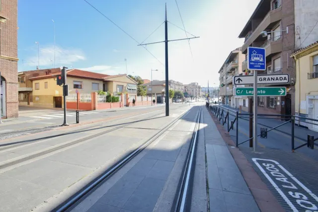 Local en bruto situado junto a la Avenida principal — 13