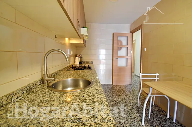 Amplitud y luz mediterránea en este piso totalmente reformado con terraza en Oliva — 29