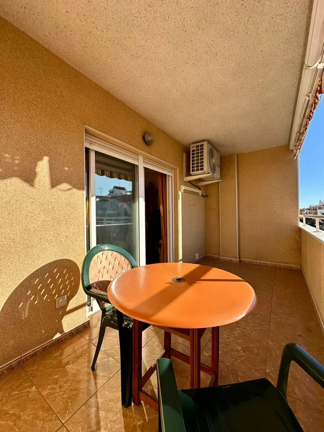 Se vende piso con garaje cerrado y terraza de 10 m2 en Torrevieja — 31