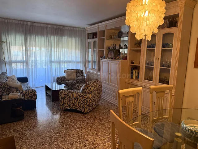 Amplio piso exterior con garaje para reformar en Paseo Alfon - foto 2