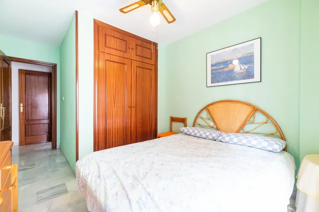 EXCEPCIONAL OPORTUNIDAD, PISO  EN CALAHONDA. — 18