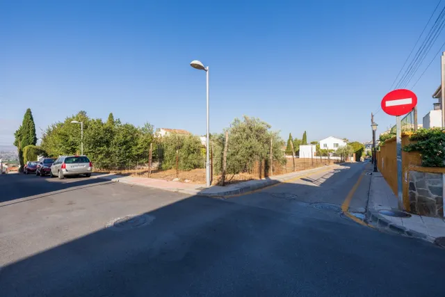 Compra tu parcela para hacer la casa de tus sueños a 5 min de Granada. Huétor Vega — 2