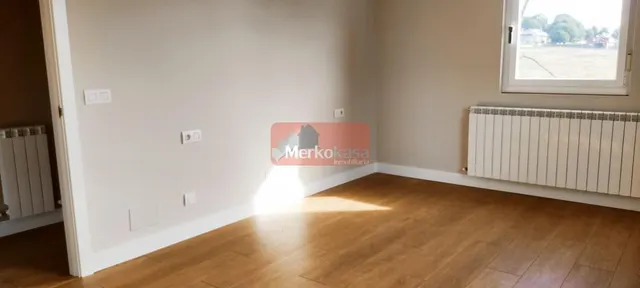 SE VENDEN CHALETS INDEPENDIENTES DE OBRA NUEVA  Y CON FINCA CERRADA DE 650M2 CERCANO A LUGO — 40
