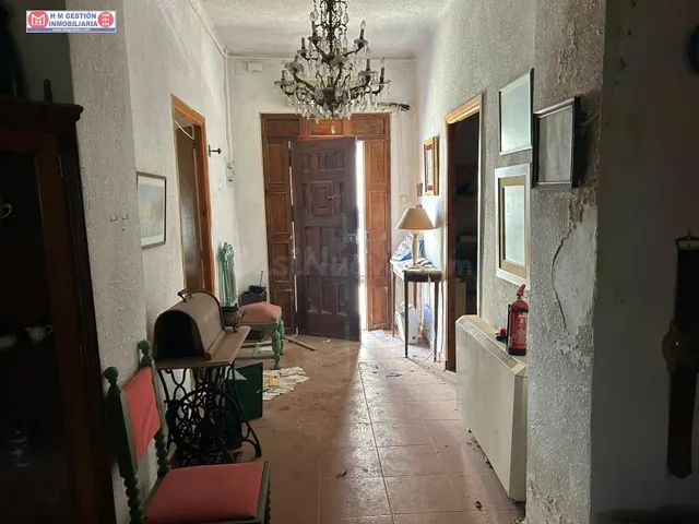 SE VENDE CASA PARA REFORMA ÍNTEGRA CON SALIDA A DOS CALLES,  - foto 3