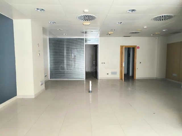 Local comercial 113m² en venta - Hipercor - foto 2