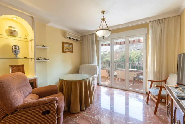 Amplio piso de 4 dormitorios en la prestigiosa urbanización Las Brisas – La Chana — 4