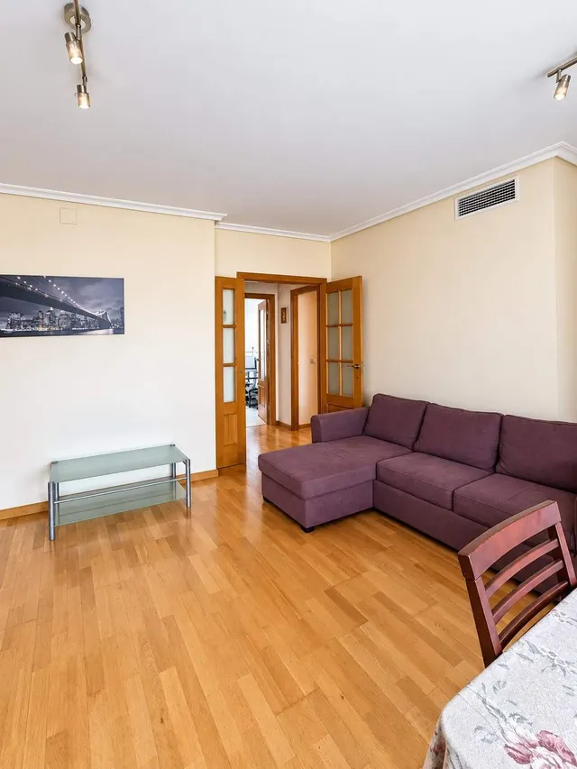 Amplio y moderno piso en Alicante, zona Paus con piscina y parking — 10