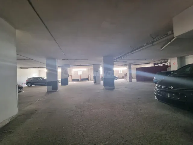 GARAJE DE 680M2 23 PLAZAS COCHE Y 5 MOTOS POSIBILIDAD DE MÁS - foto 4
