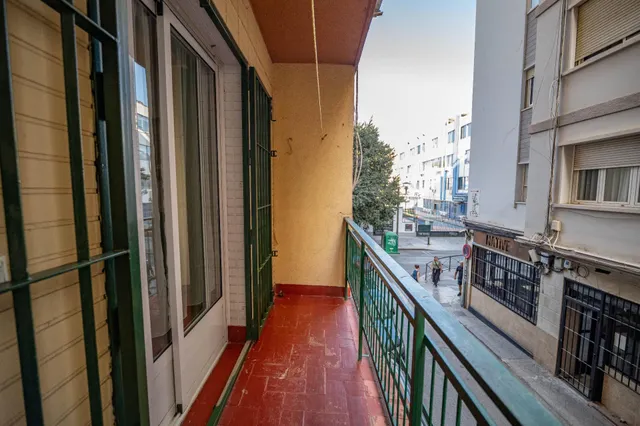Piso ideal inversores. zona camino de ronda y facultad de ciencias — 47