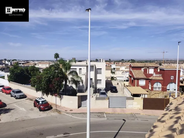 Bungalow pareado con dos terraza, solárium y sótano en Gran Alacant. — 12